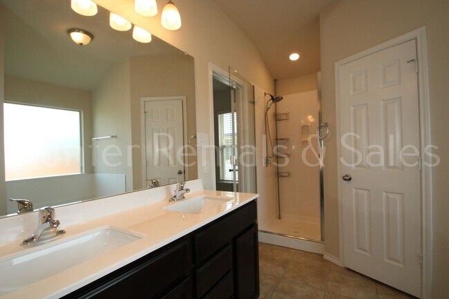 Building Photo - Classic Charm Meets Modern Comfort