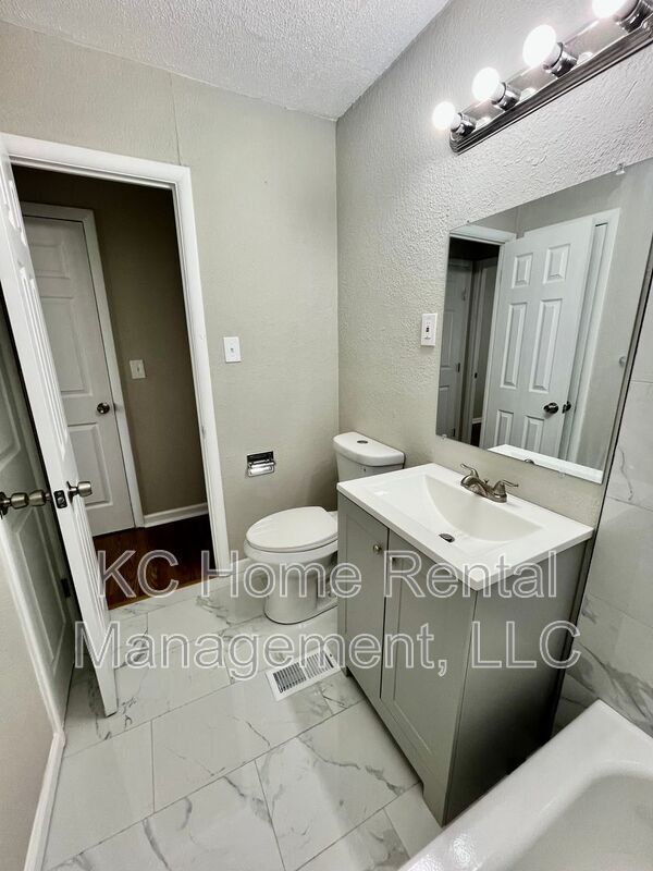 Building Photo - 4046 The Paseo
