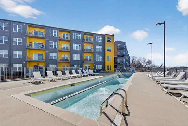 Building Photo - 400 Herron Dr