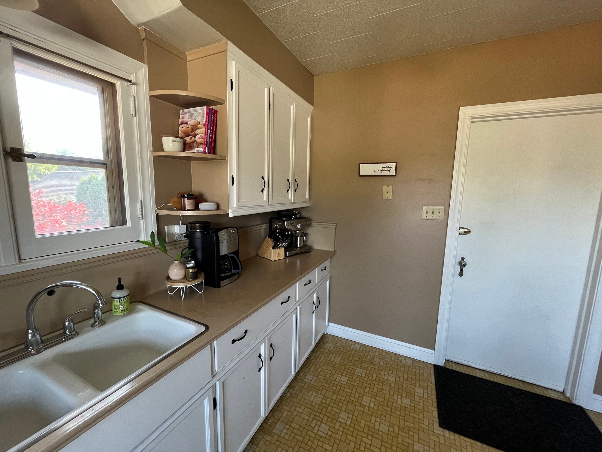 Kitchen - 3508 S Pine Ave