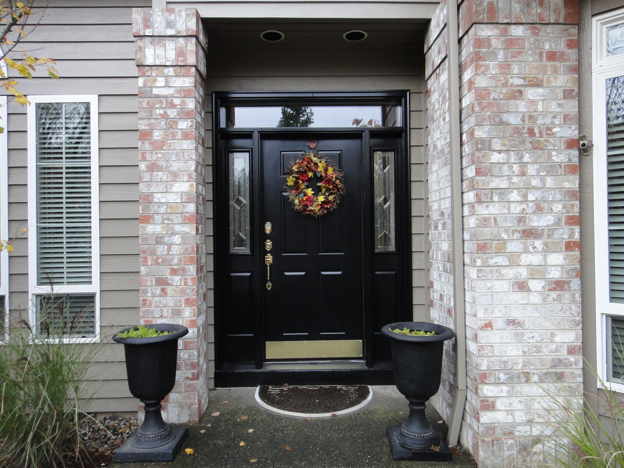 Building Photo - 17083 SW Arbutus Dr