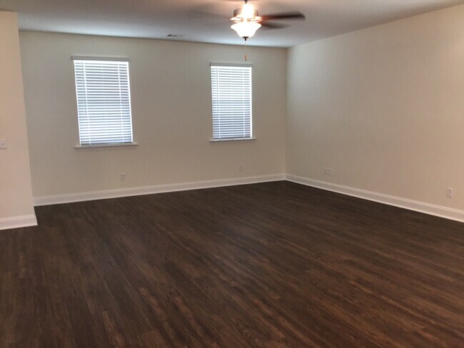 Building Photo - 210 Parkside Boulevard