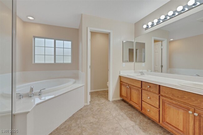 Building Photo - 6125 Sugartree Ave