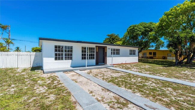 Building Photo - 1773 Lauderdale Manor Dr