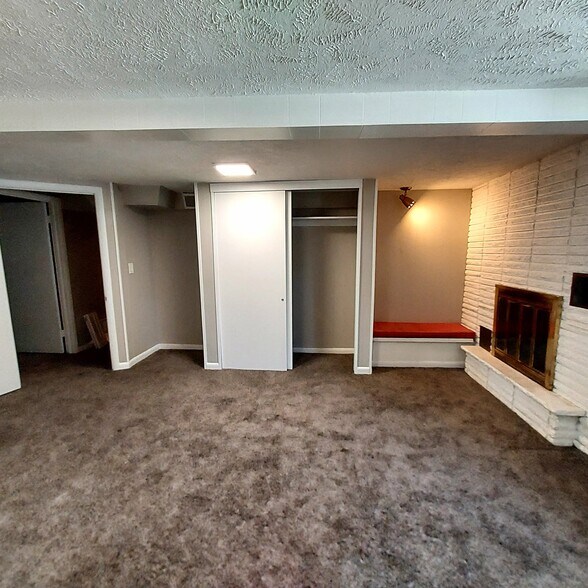 Building Photo - 3344 S Oakwood St