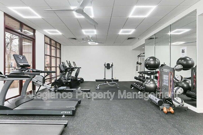 Building Photo - 2400 Clarendon Blvd