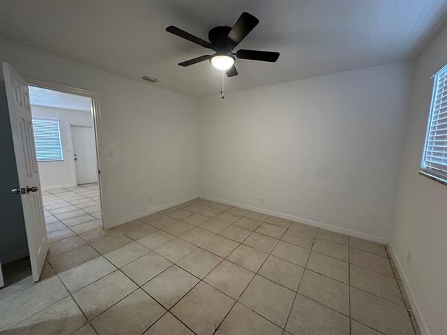 Building Photo - 3791 Riverside Dr