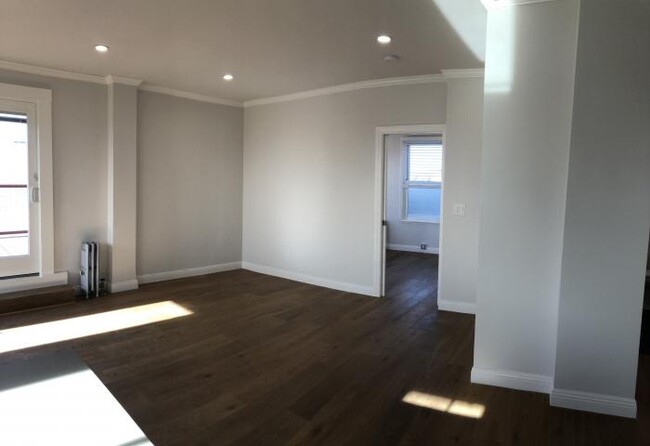 Building Photo - 3 bedroom in Oakland CA 94606