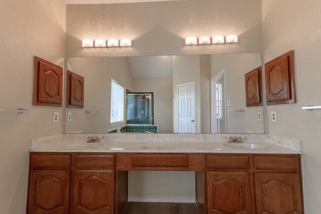 Building Photo - 7414 Westhaven Dr