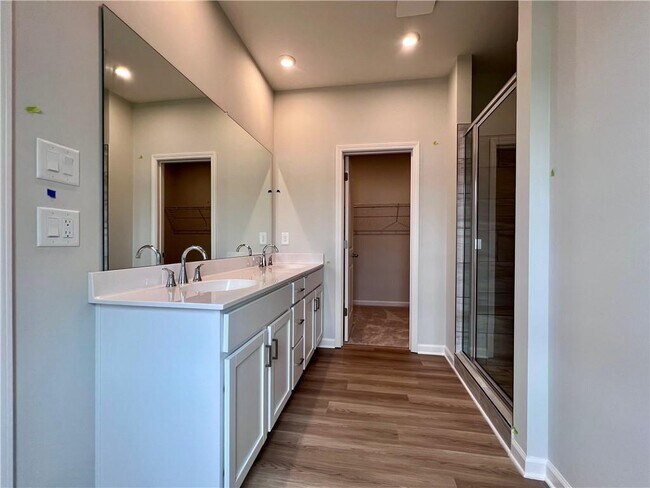 Building Photo - 620 Devon Aly