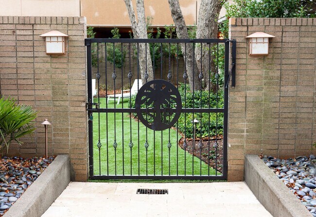 Building Photo - sp102