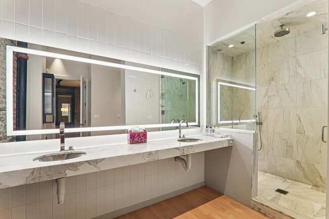 Building Photo - 107 W Main St