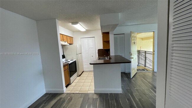 Building Photo - 1247 SW 46th Ave