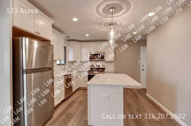 Building Photo - 533 Aspen Dr