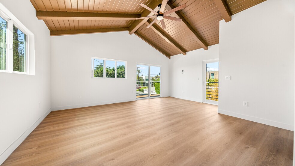 Building Photo - 3647 Grand View Blvd