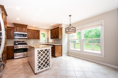 Building Photo - 10509 Ballentine-
