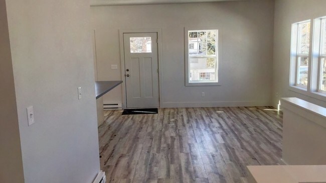 Building Photo - 1112 King Rd