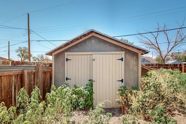 Building Photo - HISTORIC Edo BUNGALOW 2 Bedroom 1 Bath