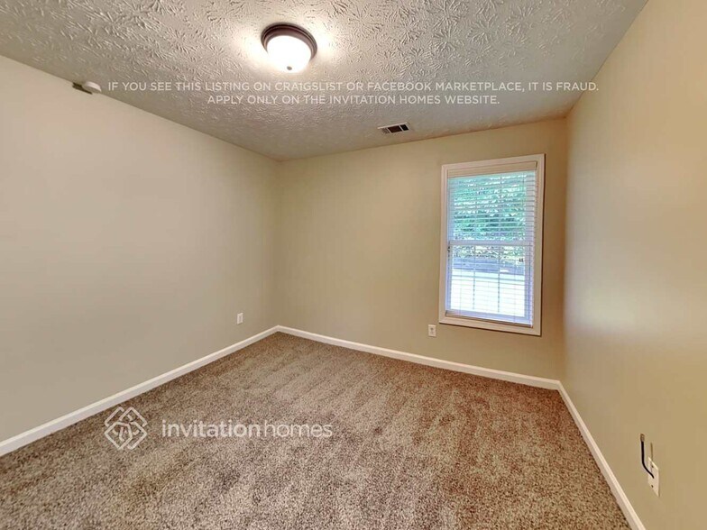 Building Photo - 975 Chapel Hill Dr SE