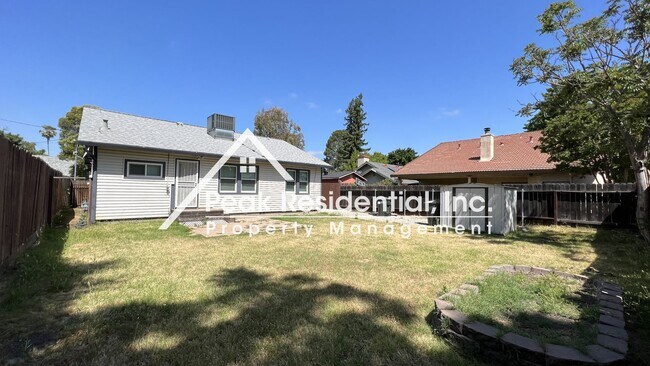 Building Photo - Very Nice 3bd/1ba House with 2 Car Garage