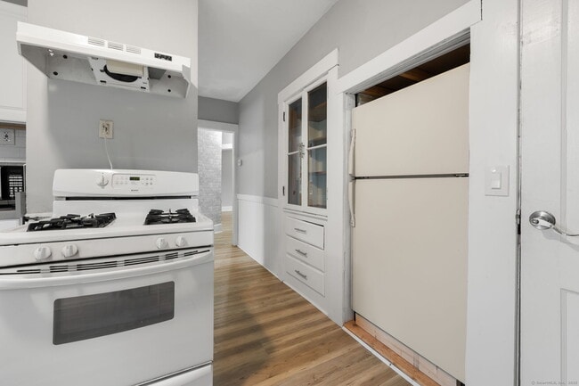 Building Photo - 23 Spicer Ave