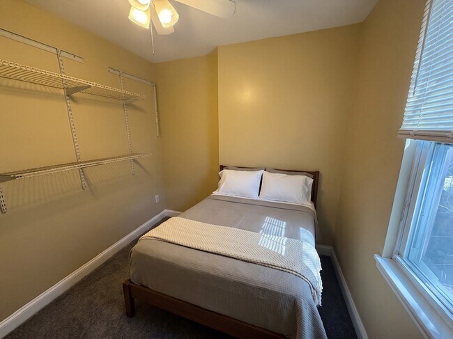 Building Photo - 2624 Gerritt St