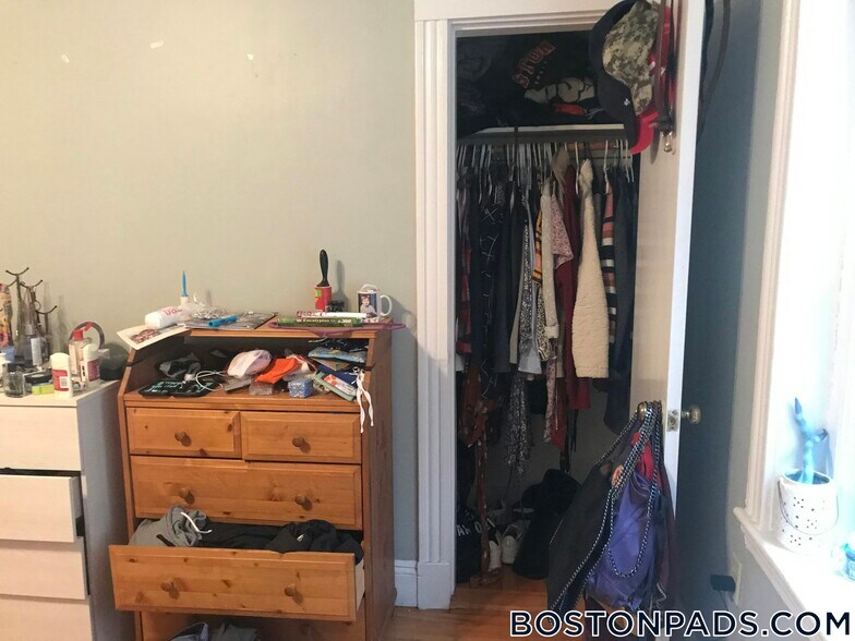 Building Photo - 370 Chestnut Hill Ave