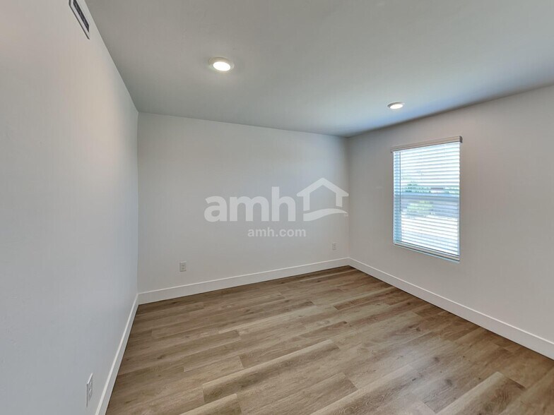 Building Photo - 9588 Harkes Dr