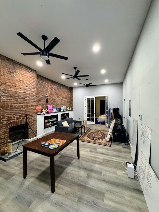 Building Photo - 3227 Dawson St