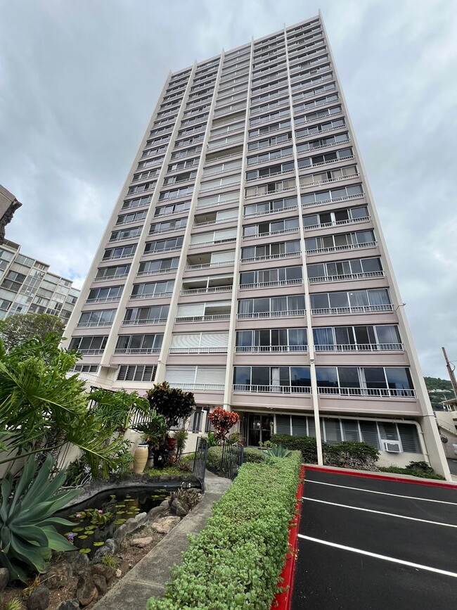 Building Photo - MAKIKI ROYAL