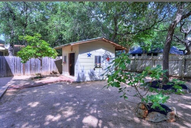 Building Photo - 1710 Palmetto Dr