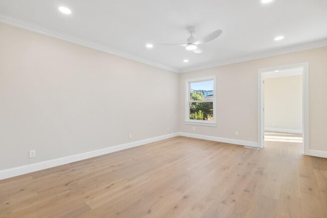 Building Photo - 2546 35th Ave