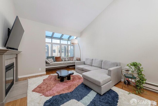 Building Photo - 2075 Sutter St