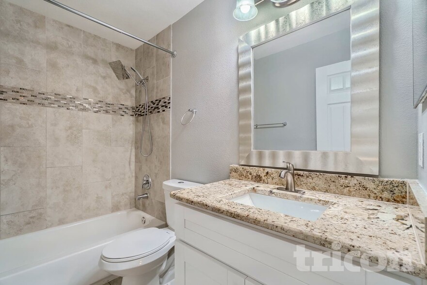 Building Photo - 2860 Denmarsh Ct