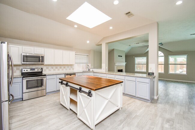 Building Photo - 23122 Beech Canyon Dr