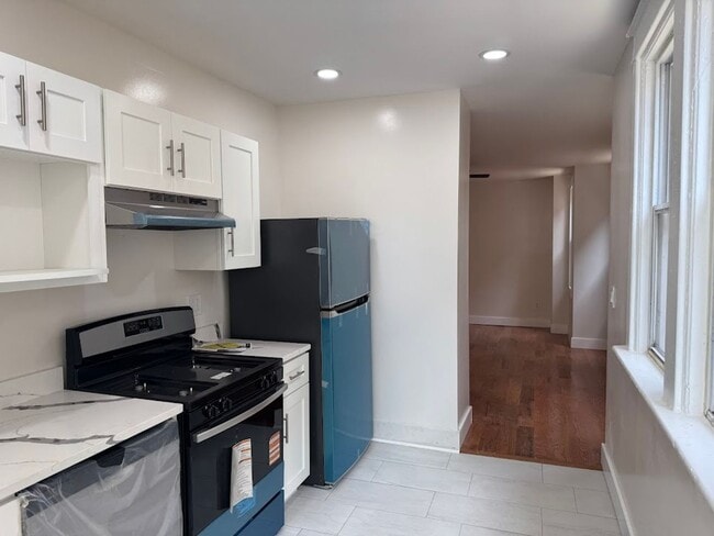 Building Photo - Great 1st Floor Duplex in Squirrel Hill! Available NOW!
