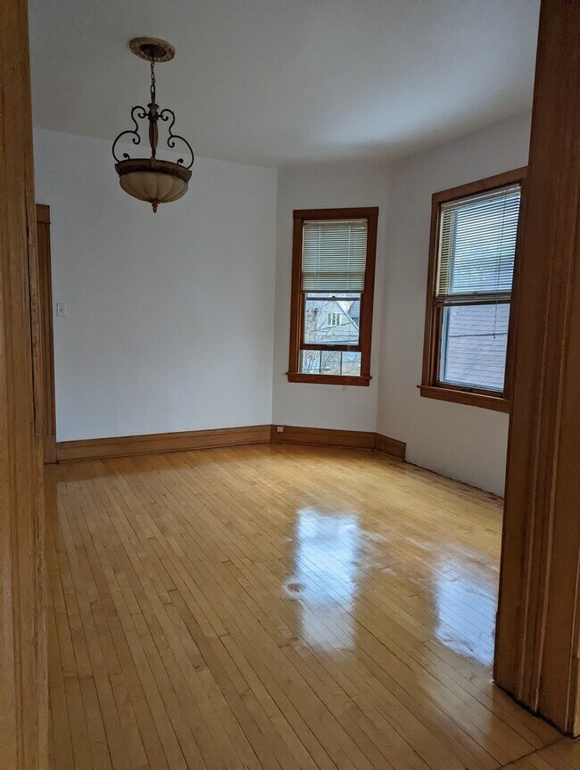 Building Photo - 3448 W Drummond Pl