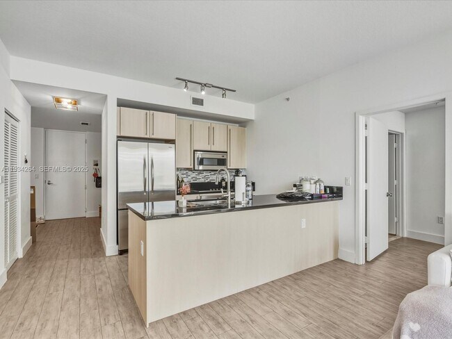 Building Photo - 1111 SW 1st Ave