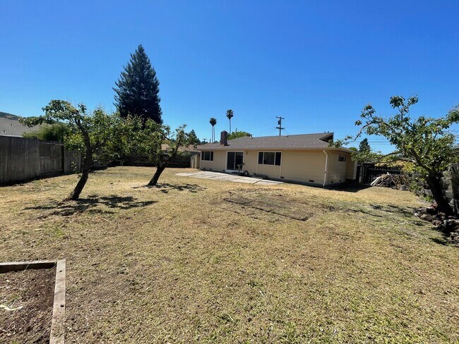 Building Photo - 2530 Tamarisk Dr