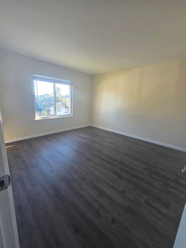 Building Photo - Two story home located in Hilltop Area of ...