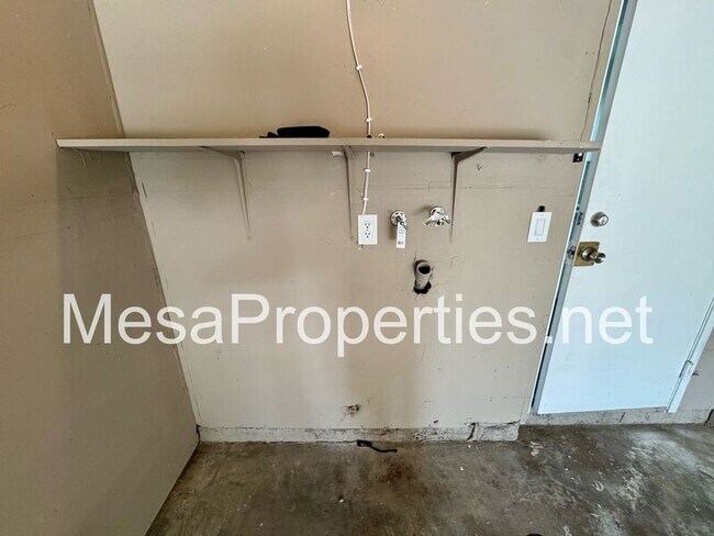 Building Photo - 1749 E Fairfield Ct