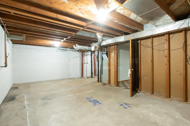 Building Photo - 6102 E Oakwood Dr