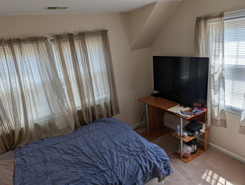 Bedroom - 33 Water St