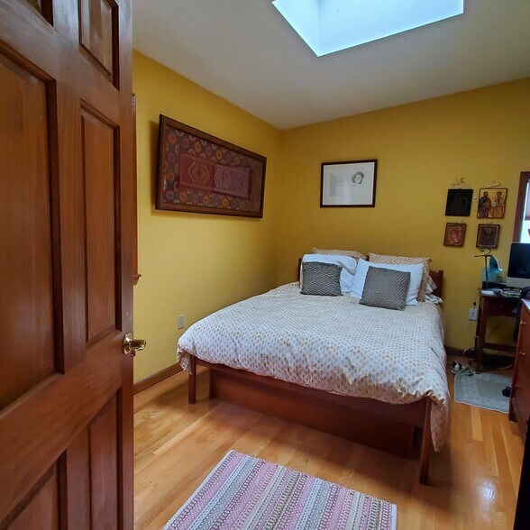 Master bedroom - 191 Elliot St