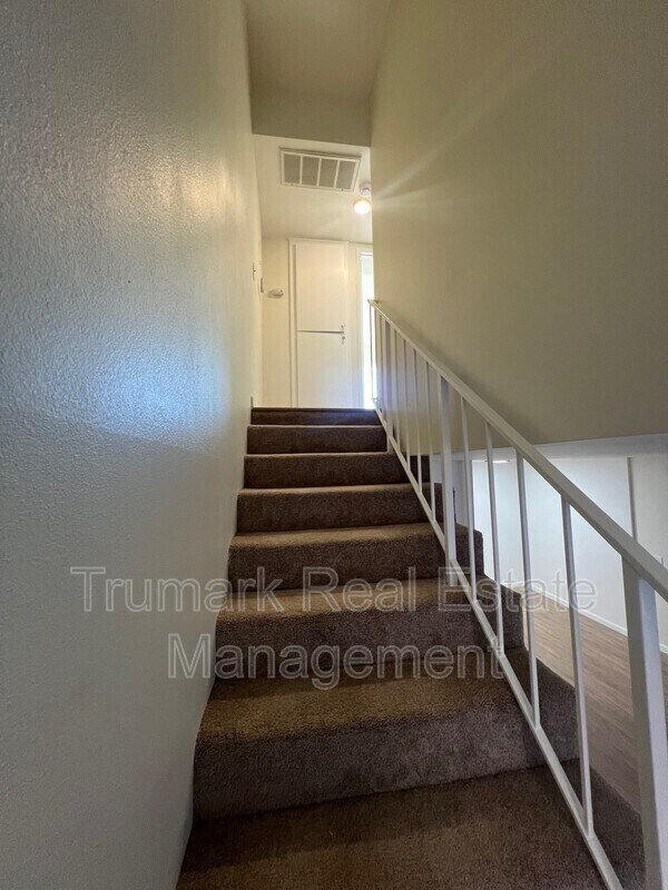 Building Photo - 2719 Montrose Ave