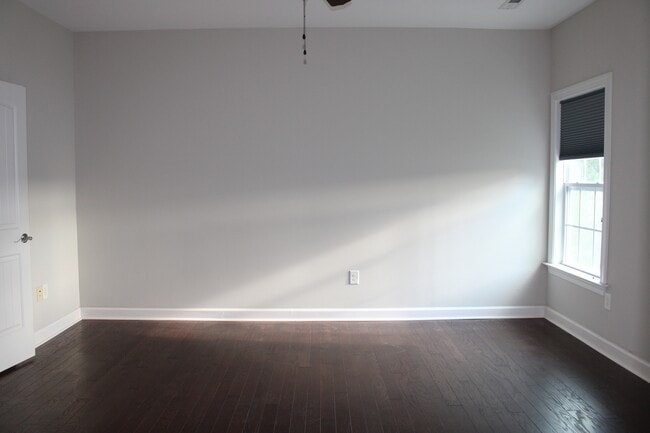 Building Photo - 241 Vinewood Pl