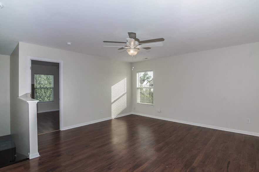Building Photo - 15134 De Havilland Dr