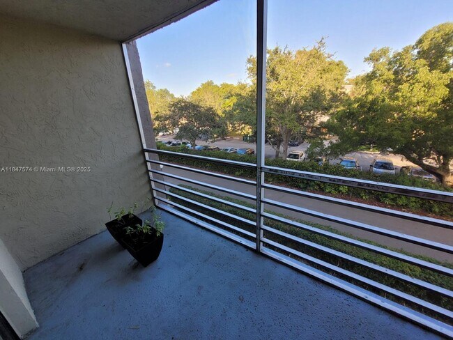 Building Photo - 1820 SW 81st Ave