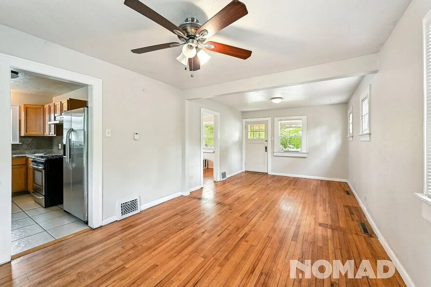 Building Photo - 5163 Beach Ct