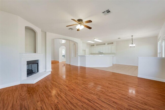 Building Photo - 2403 Branum Dr